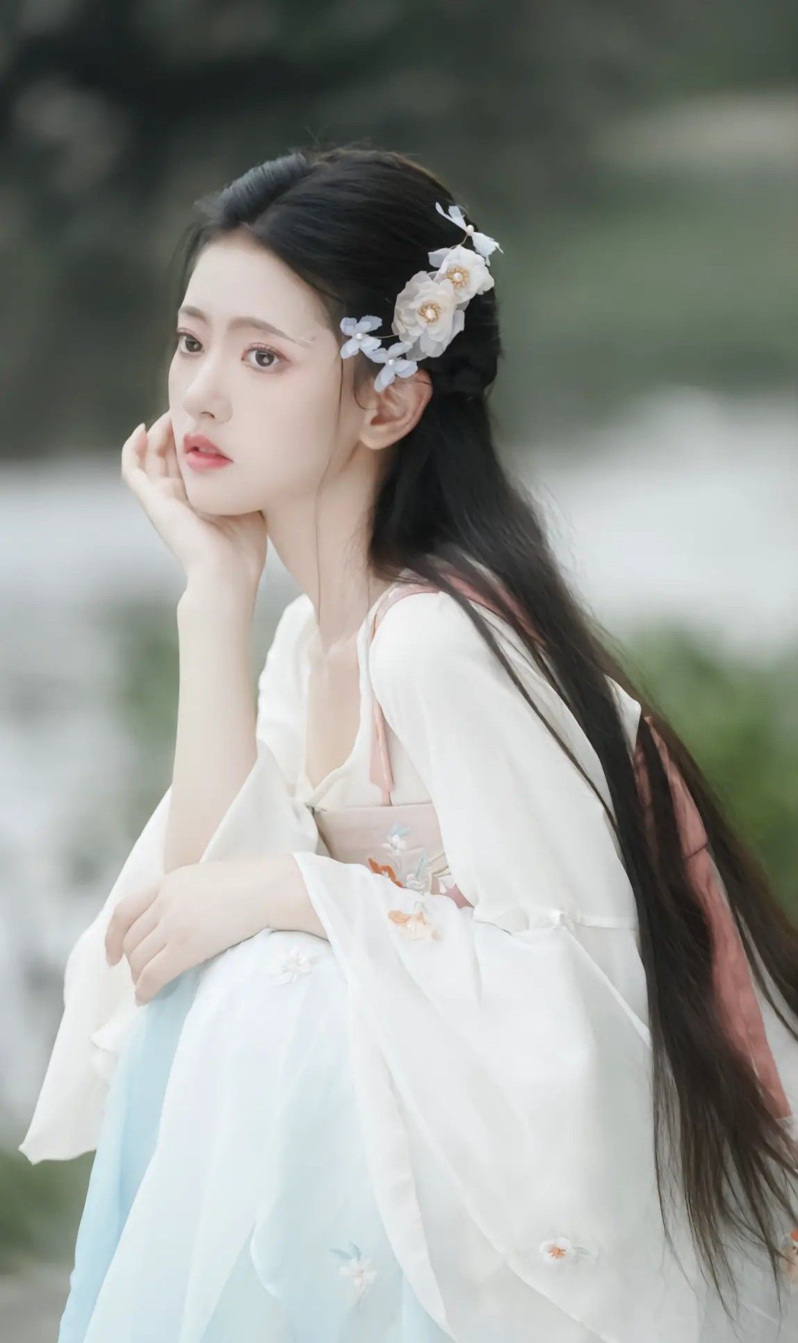 The Evolution of Shoes and Cheongsam:A Blend of Tradition and Modernity The Evolution of Shoes and Cheongsam:A Blend of Tradition and Modernity