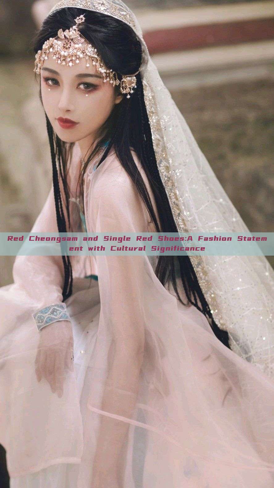 Red Cheongsam and Single Red Shoes:A Fashion Statement with Cultural Significance Red Cheongsam and Single Red Shoes:A Fashion Statement with Cultural Significance