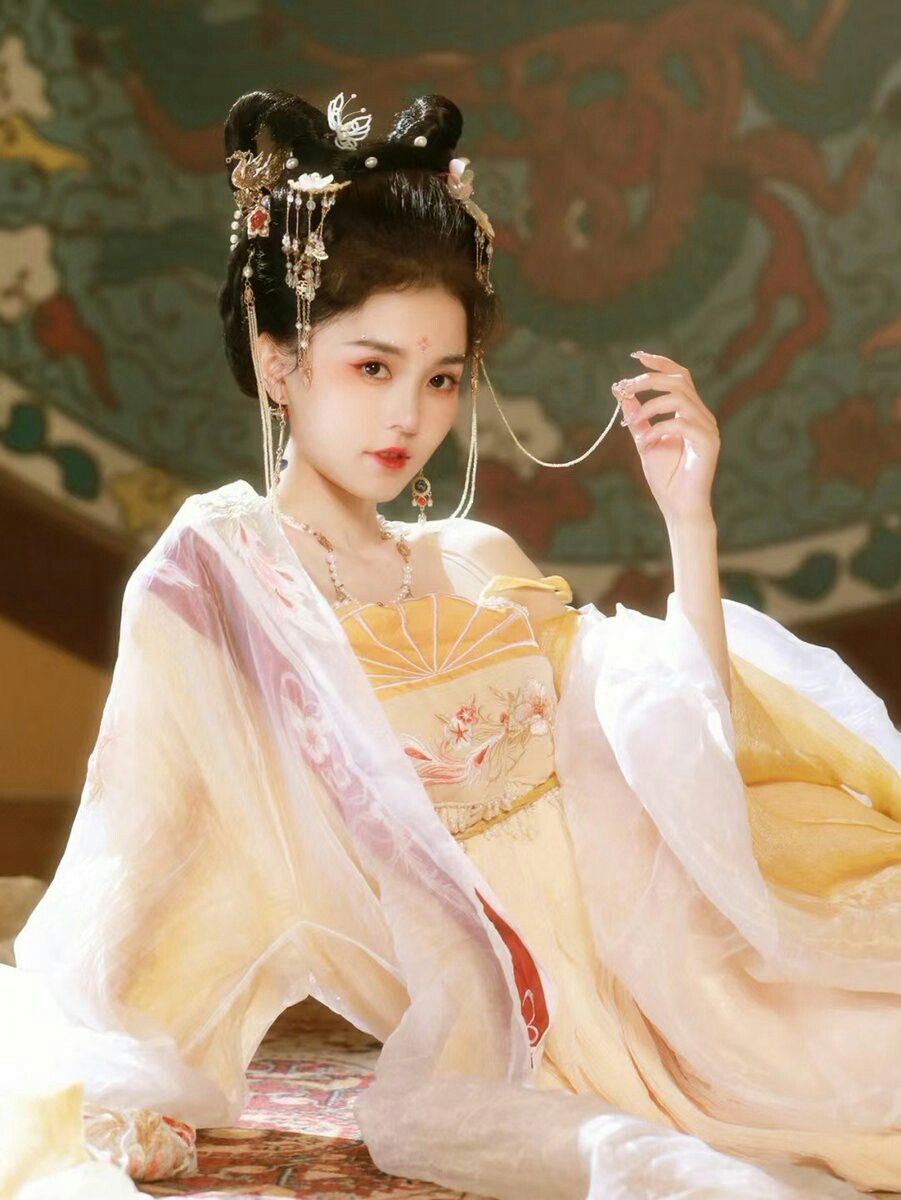 The Splendor of Original Hanfu in the Drawing Hall:The Art of Springtime Elegance The Splendor of Original Hanfu in the Drawing Hall:The Art of Springtime Elegance