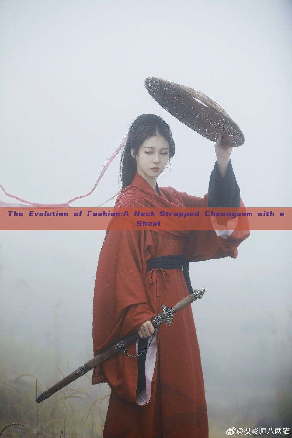 The Evolution of Fashion:A Neck-Strapped Cheongsam with a Shawl The Evolution of Fashion:A Neck-Strapped Cheongsam with a Shawl