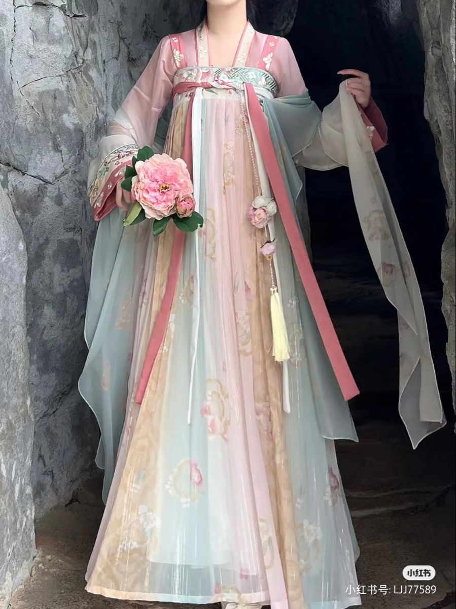 Traditional Charm Meets Modern Elegance:Womens Tang Suit Fashion for Summer