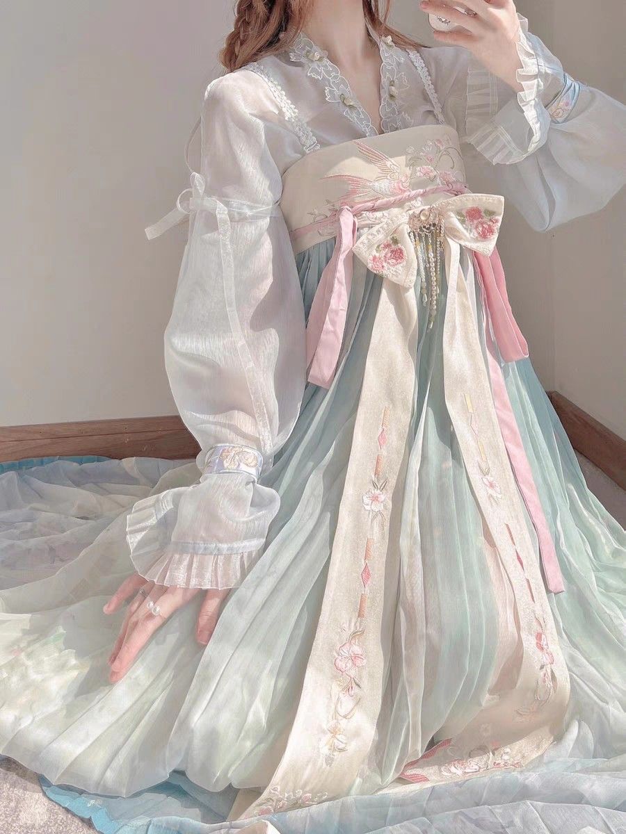 The Enchantment of Cotton-Lined Cheongsam:A Traditional Elegance The Enchantment of Cotton-Lined Cheongsam:A Traditional Elegance