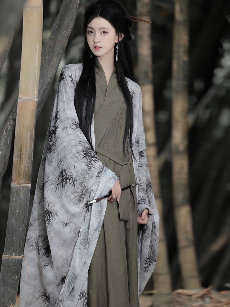 Little Girl in Summer:Exploring the World of Hanfu Shoes Little Girl in Summer:Exploring the World of Hanfu Shoes