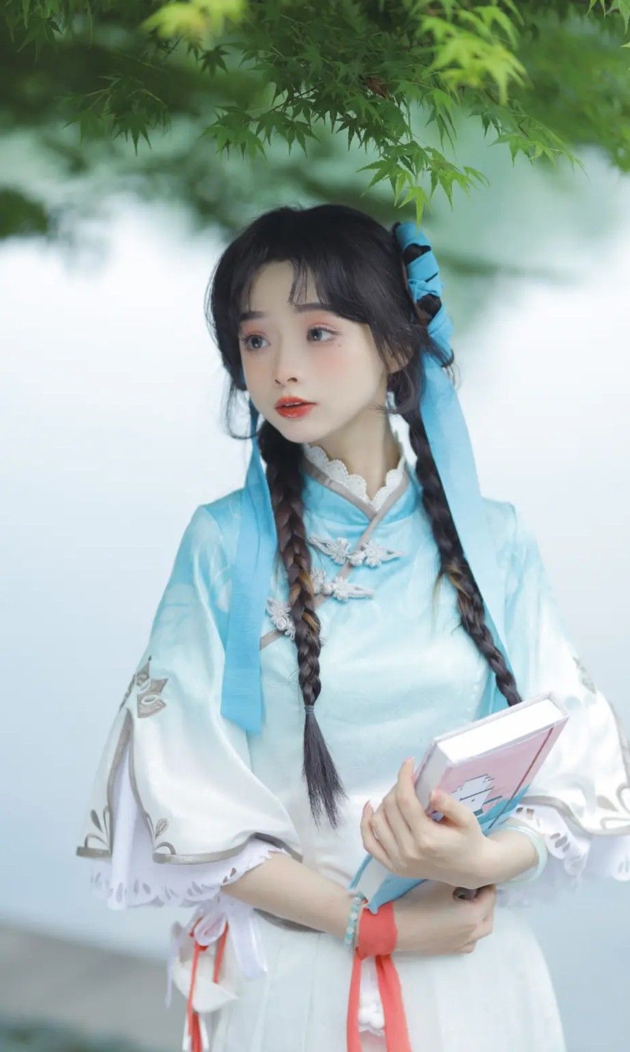 Ethereal Beauty of the Xiapei Hanfu:The Enchanting Allure of a Traditional Chinese Robe Ethereal Beauty of the Xiapei Hanfu:The Enchanting Allure of a Traditional Chinese Robe