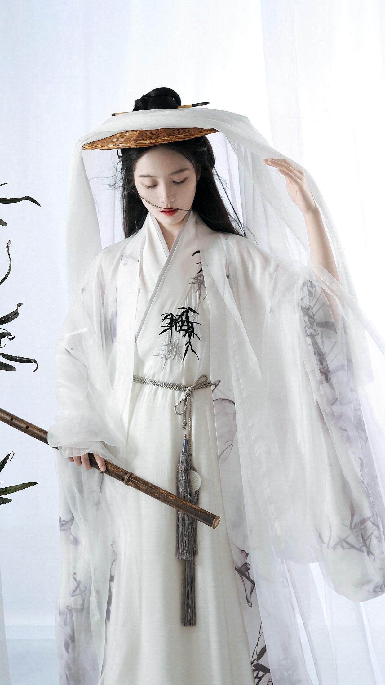 Winter Hanfu with Cape for Little Girls:A Glimpse into Traditional Elegance