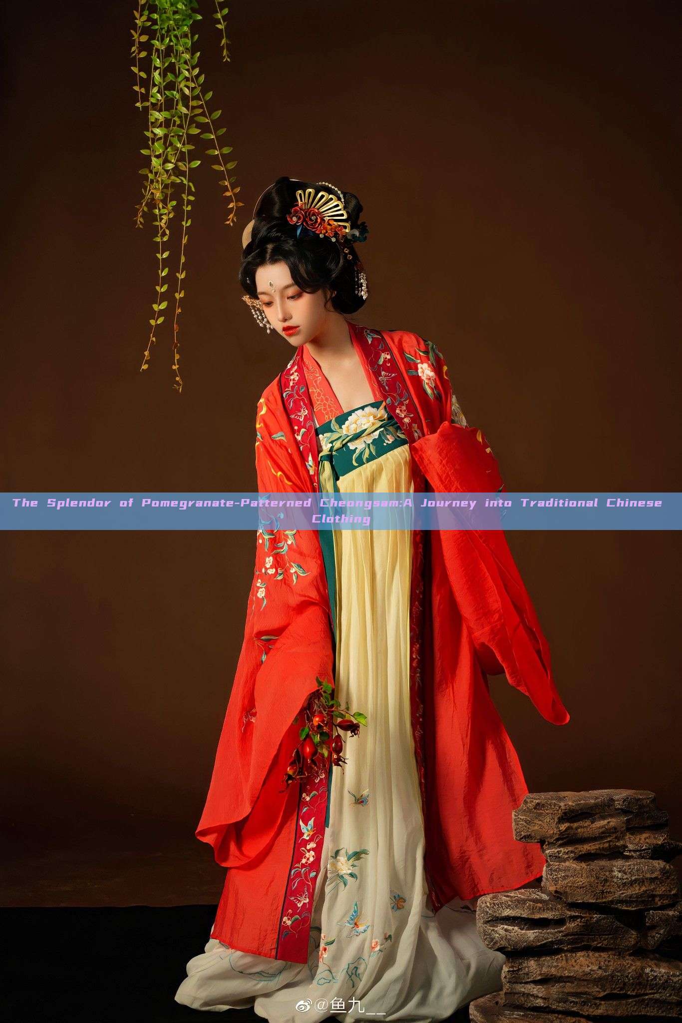 The Splendor of Pomegranate-Patterned Cheongsam:A Journey into Traditional Chinese Clothing The Splendor of Pomegranate-Patterned Cheongsam:A Journey into Traditional Chinese Clothing