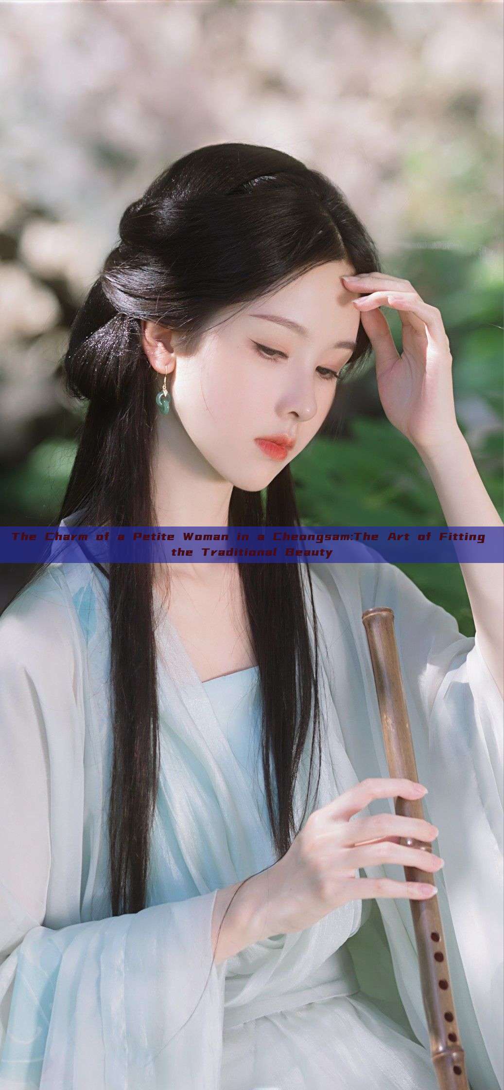 The Charm of a Petite Woman in a Cheongsam:The Art of Fitting the Traditional Beauty The Charm of a Petite Woman in a Cheongsam:The Art of Fitting the Traditional Beauty