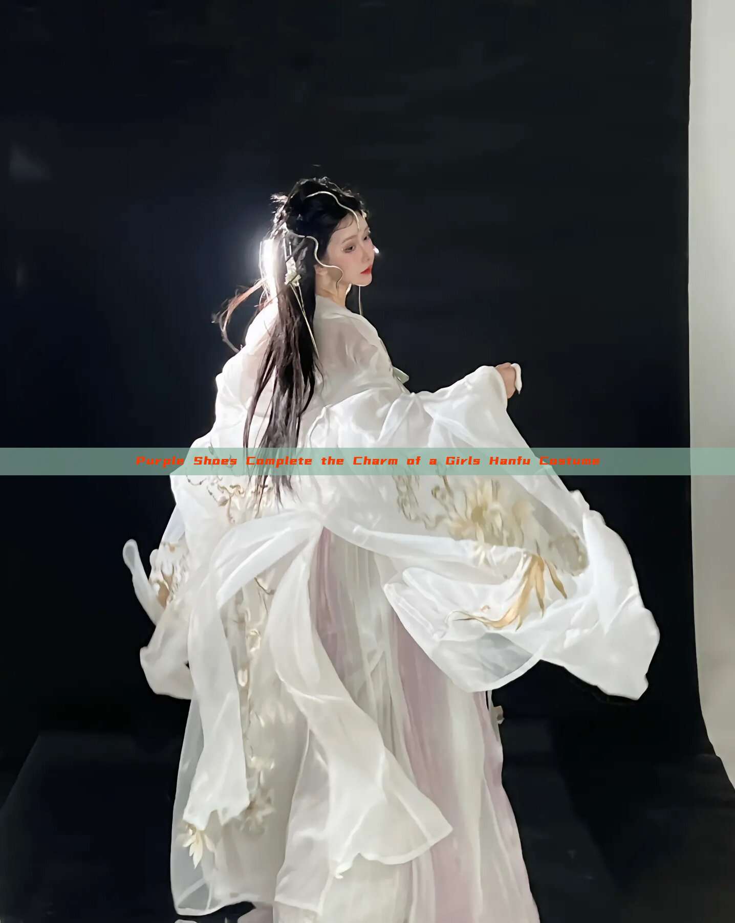 Purple Shoes Complete the Charm of a Girls Hanfu Costume Purple Shoes Complete the Charm of a Girls Hanfu Costume