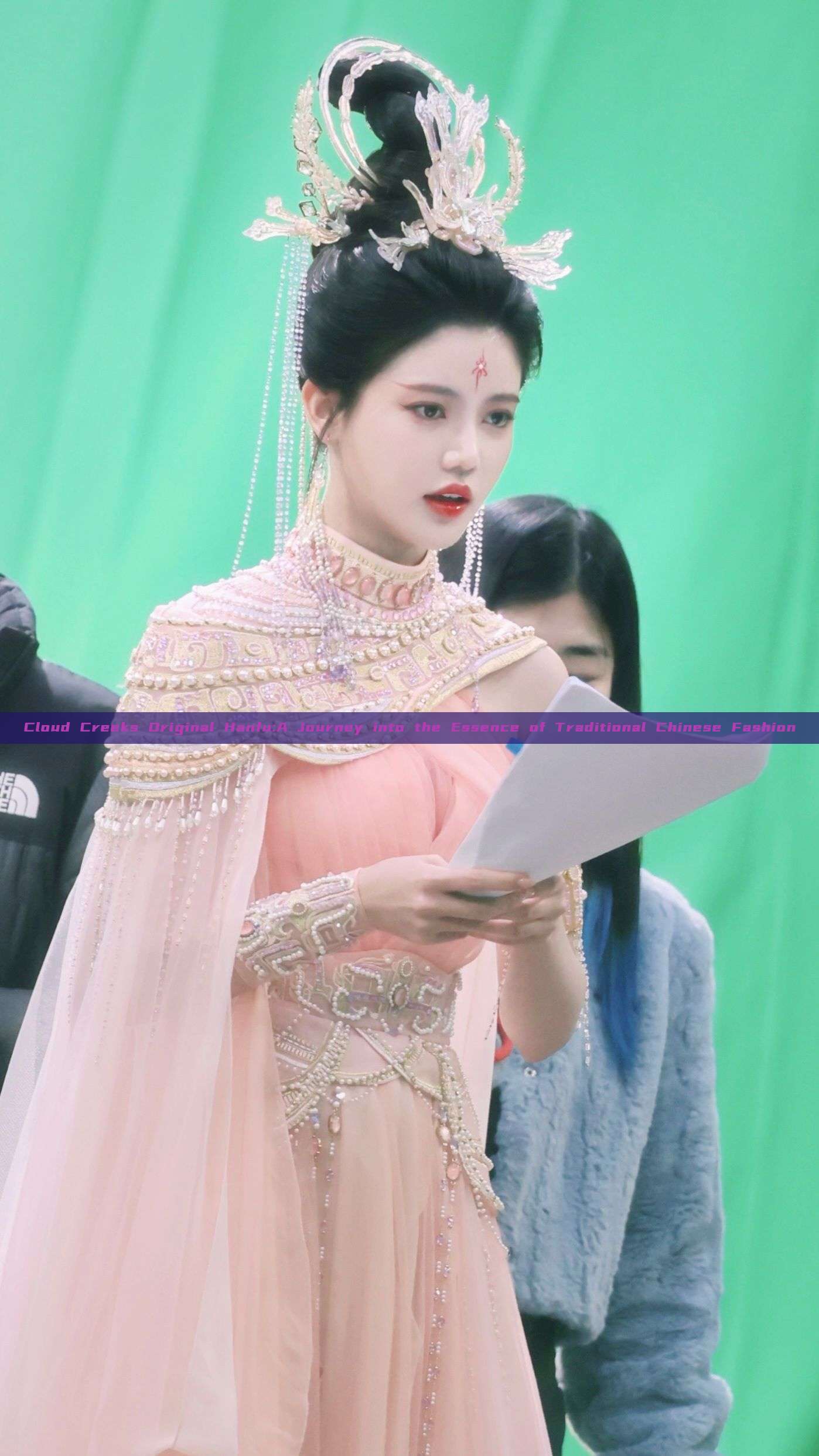 Cloud Creeks Original Hanfu:A Journey into the Essence of Traditional Chinese Fashion Cloud Creeks Original Hanfu:A Journey into the Essence of Traditional Chinese Fashion