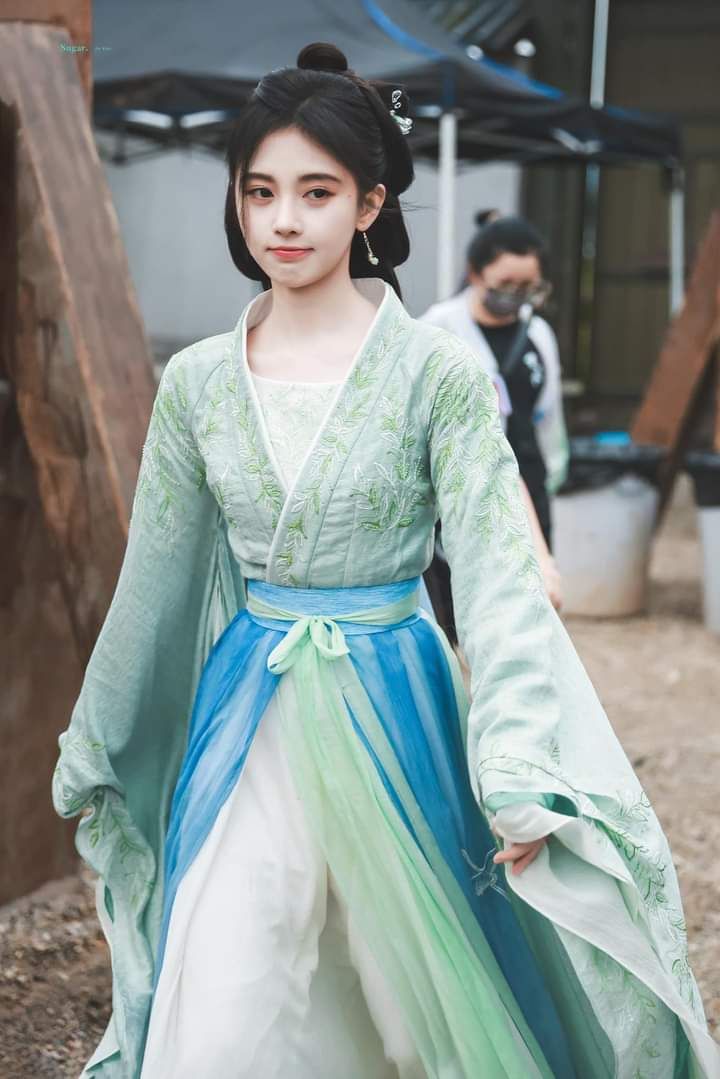 The Splendor of Ming-Style Hanfu:The Rise of the Standing Collar,Long Jacket The Splendor of Ming-Style Hanfu:The Rise of the Standing Collar,Long Jacket