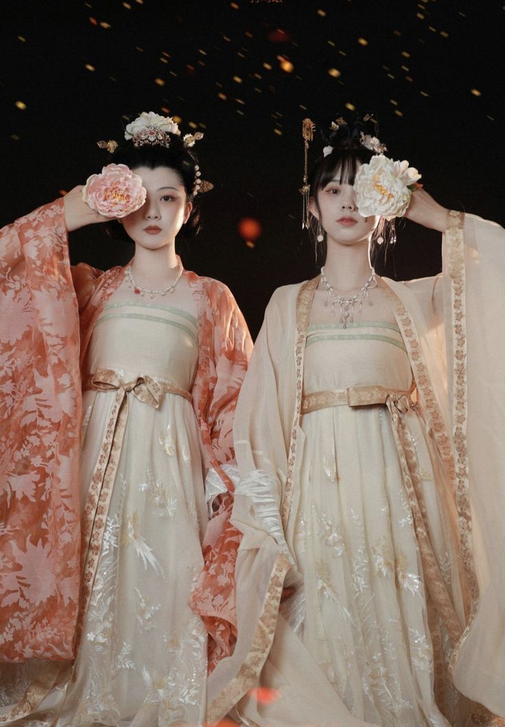 The Loose Tang Suit:A Blend of Traditional Elegance and Modern Comfort
