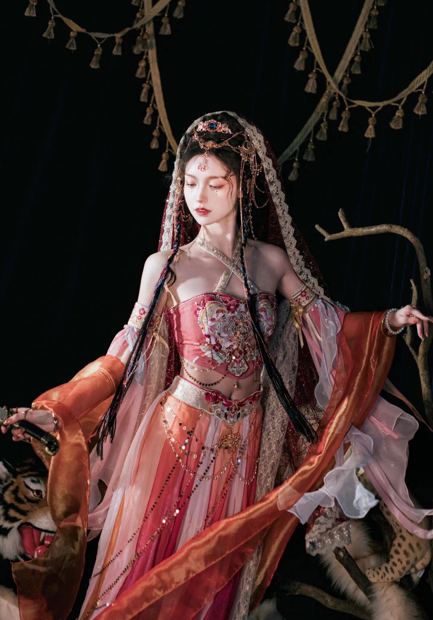 The Allure of Long-Style Chequered Qipao:A Cultural Exploration