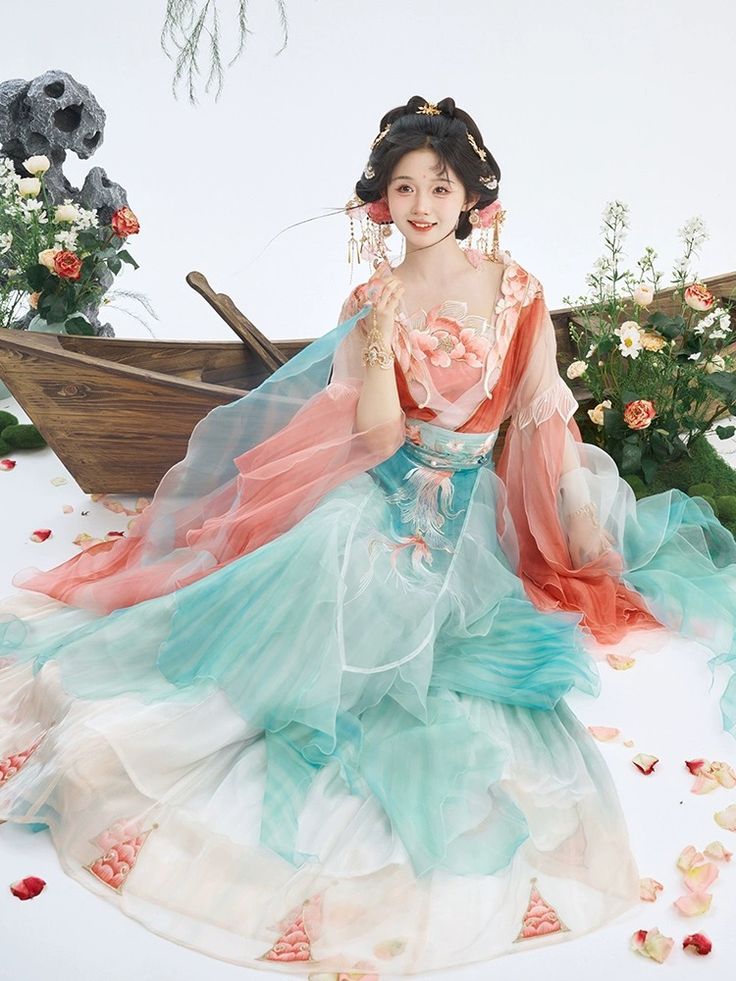 Chinese Cheongsam Accessories:The Charm of Embroidery and Placket Clasp