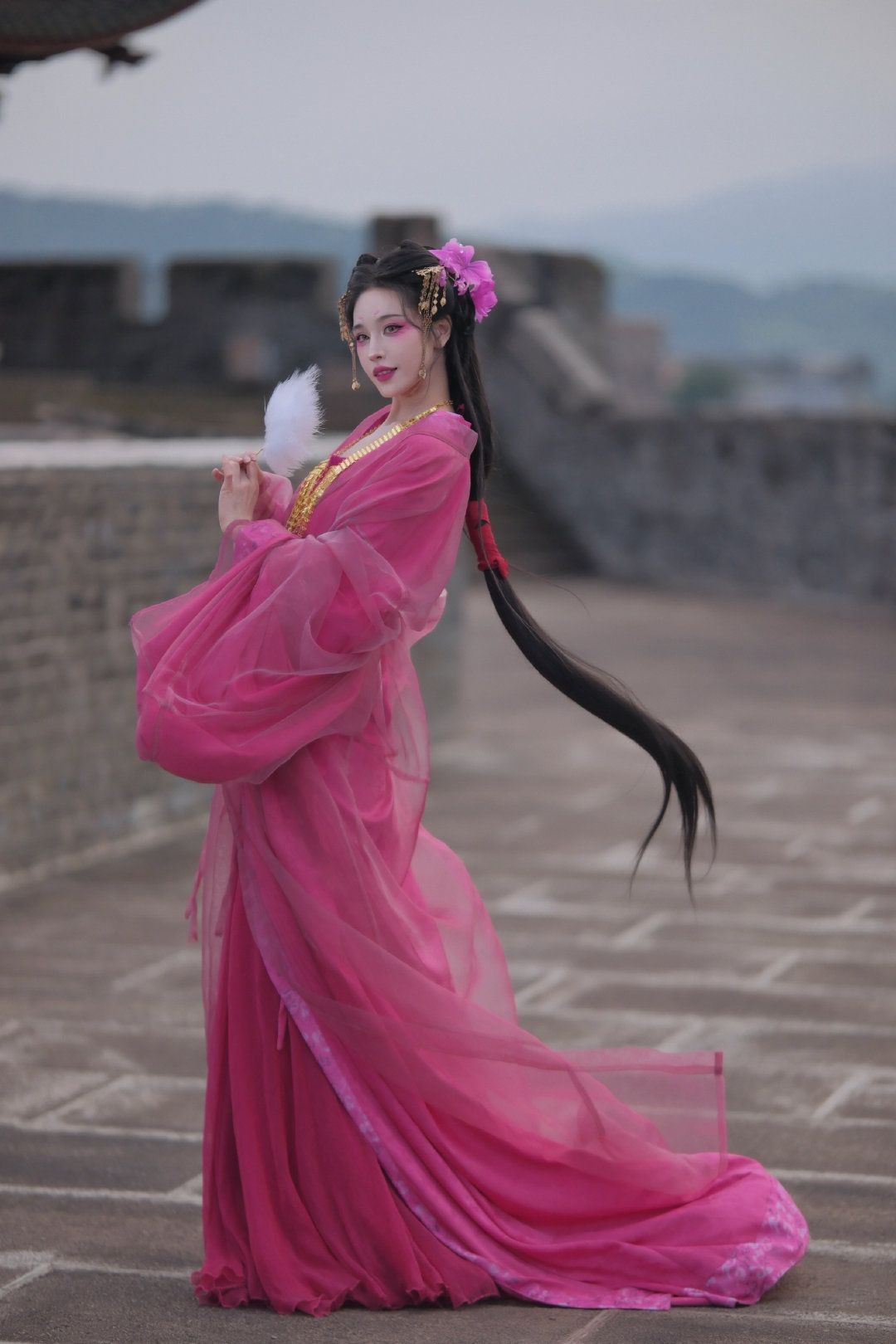Redesigning Traditional Cheongsam for Winter:A Guide for Petite Women