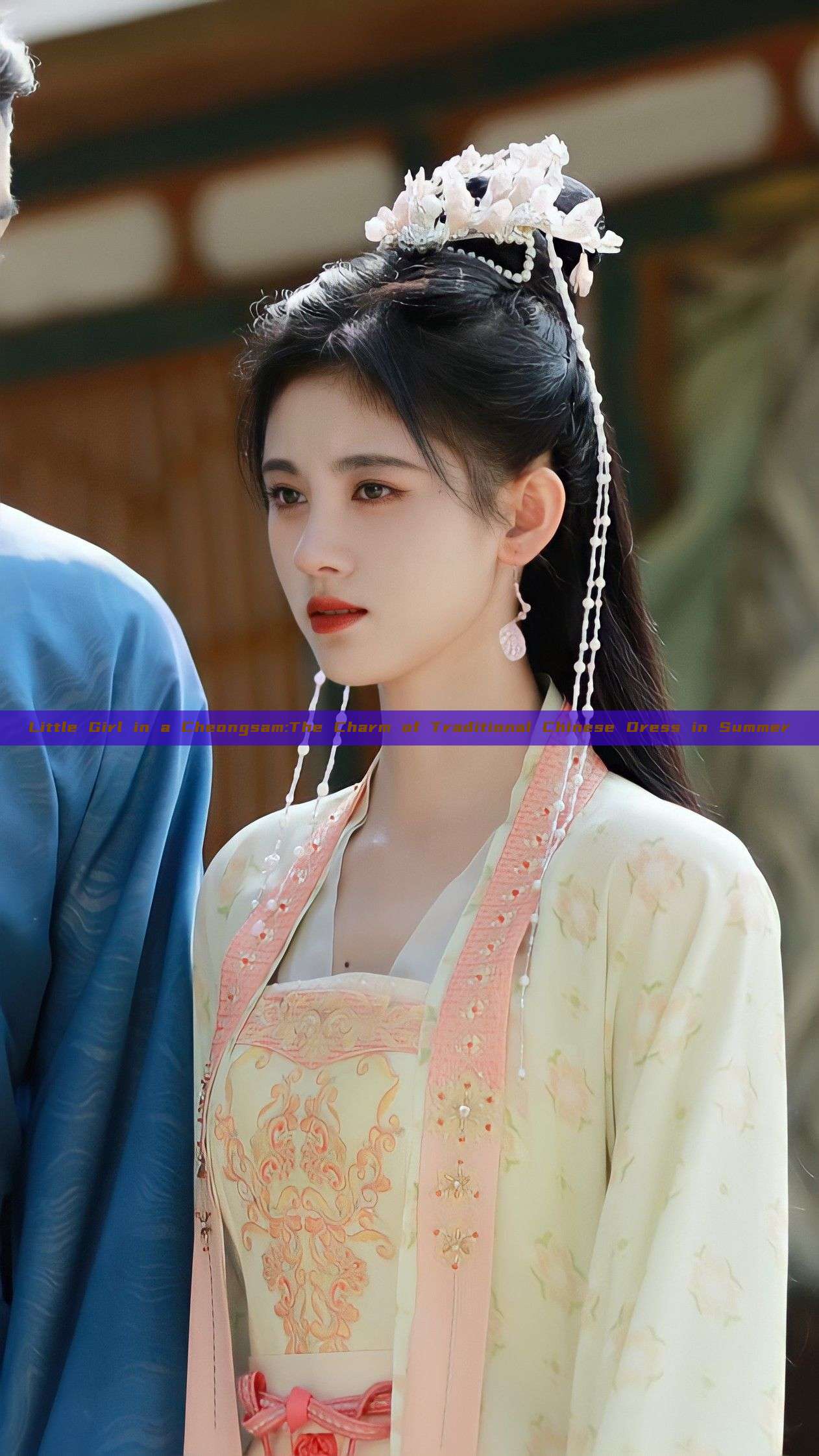 Little Girl in a Cheongsam:The Charm of Traditional Chinese Dress in Summer Little Girl in a Cheongsam:The Charm of Traditional Chinese Dress in Summer