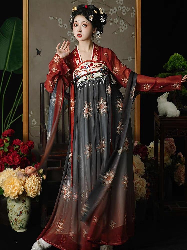 The Splendor of Blue Hanfu Short-sleeved Cheongsam:A Cultural Journey The Splendor of Blue Hanfu Short-sleeved Cheongsam:A Cultural Journey