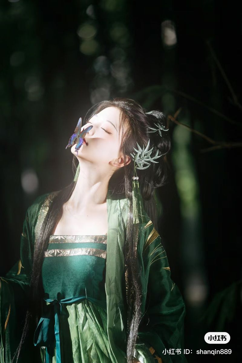The Rise of Zhao Liyings Qipao Fashion:A Closer Look into Her Signature Style The Rise of Zhao Liyings Qipao Fashion:A Closer Look into Her Signature Style