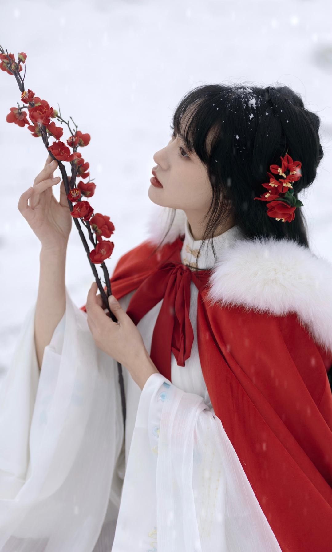 Miao Miao and the Revival of Hanfu:The Essence of Traditional Chinese Elegance