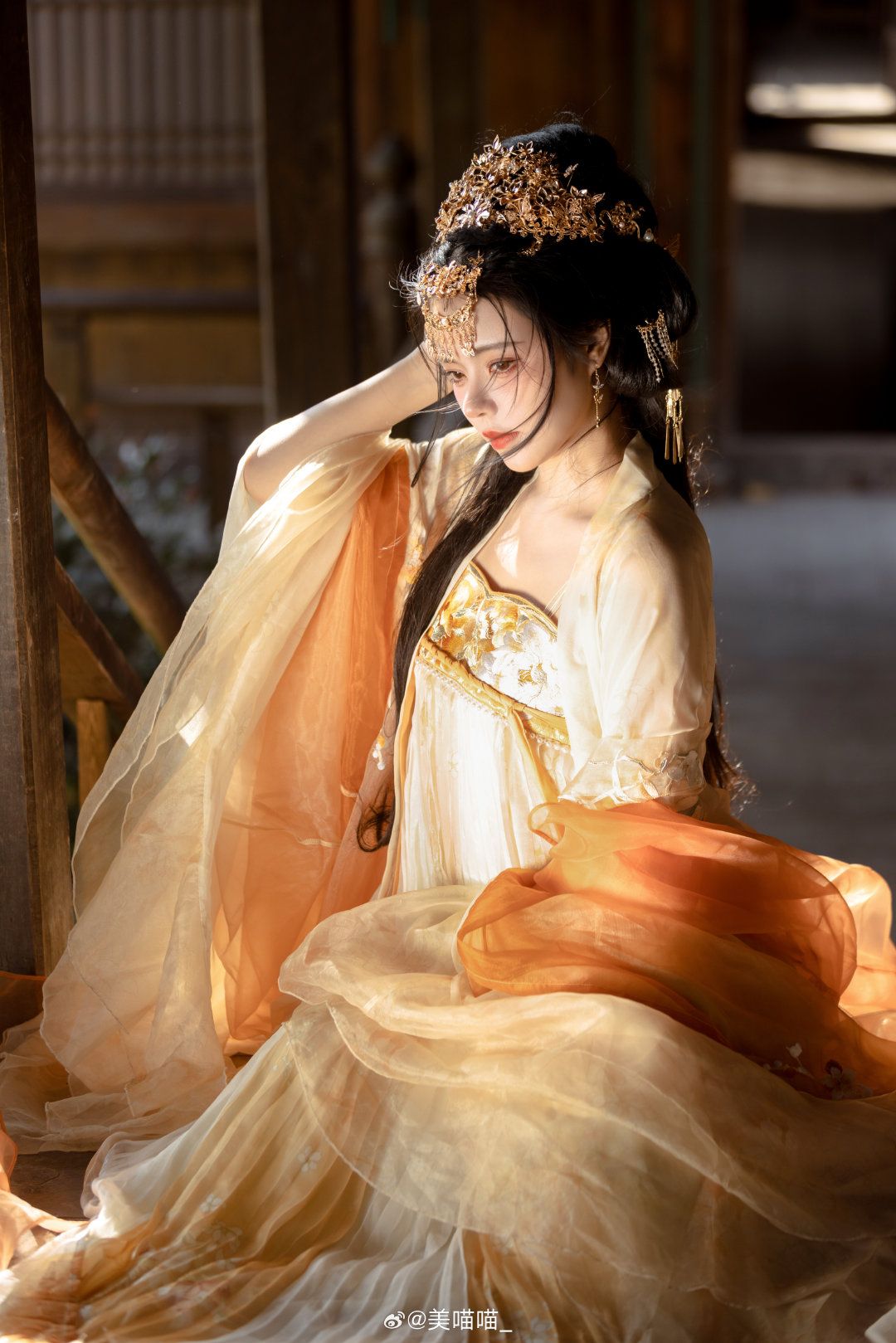 Vintage Shanghai Elegance:The Cheongsam and the Splendor of the Republic Eras阔太太 Vintage Shanghai Elegance:The Cheongsam and the Splendor of the Republic Eras阔太太