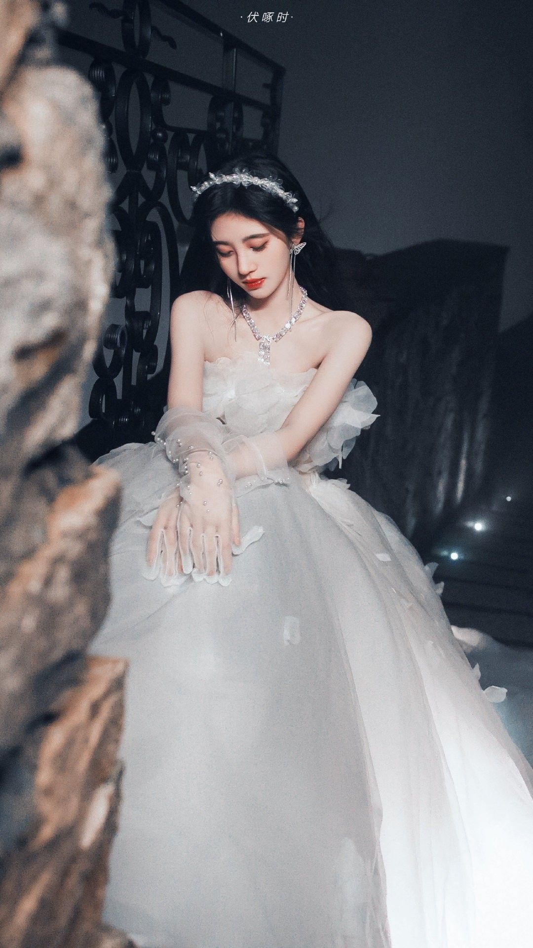 Elegant Splendor of Original Hanfu at Night:Zizi Streams Flute and Song Elegant Splendor of Original Hanfu at Night:Zizi Streams Flute and Song