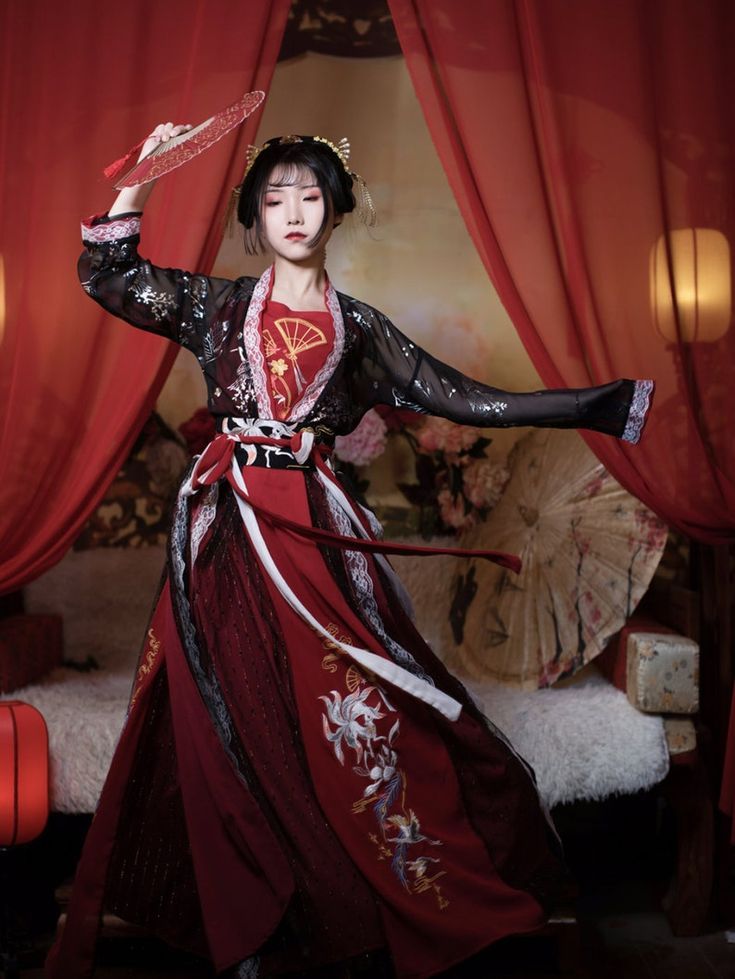 The Splendor of Cherry Blossoms in Traditional Hanfu Fashion The Splendor of Cherry Blossoms in Traditional Hanfu Fashion
