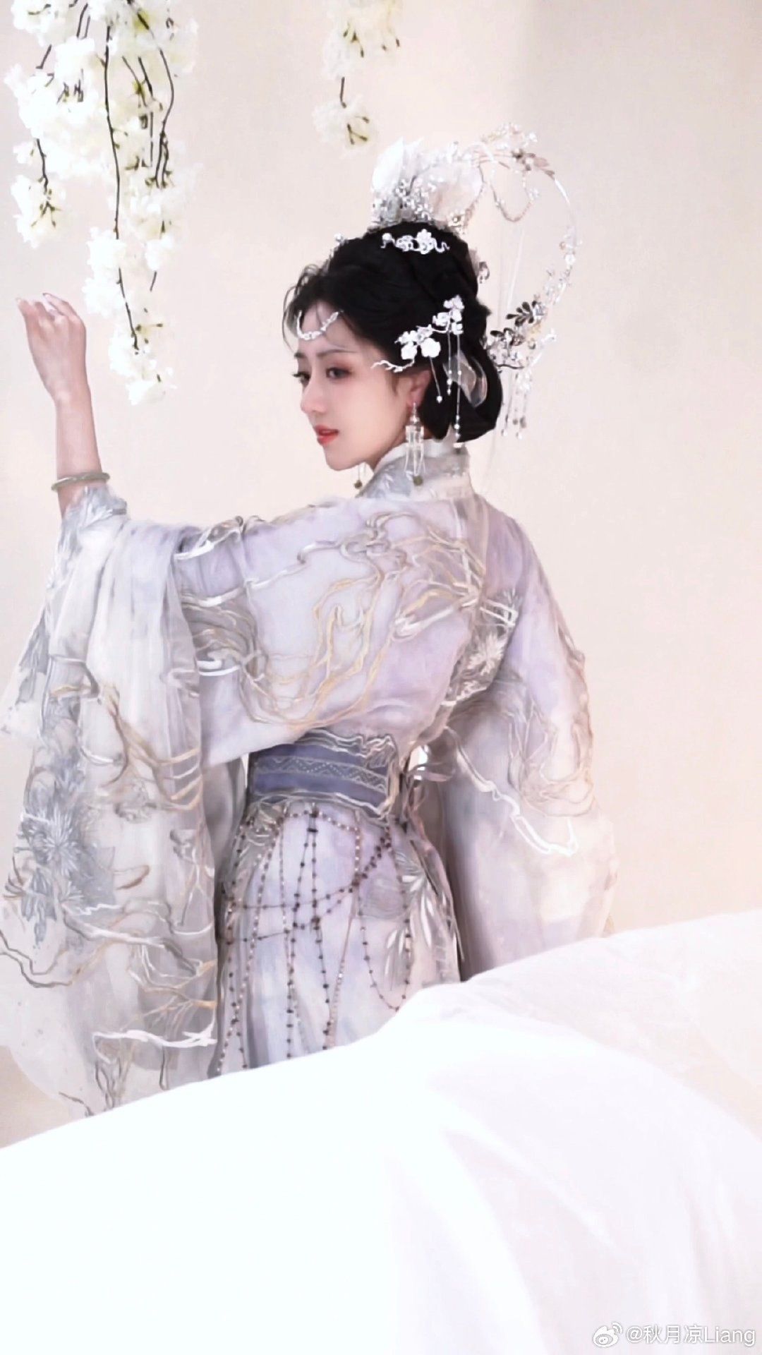 Winter Fashion Trends of Traditional Chinese Dress for Female Middle School Students