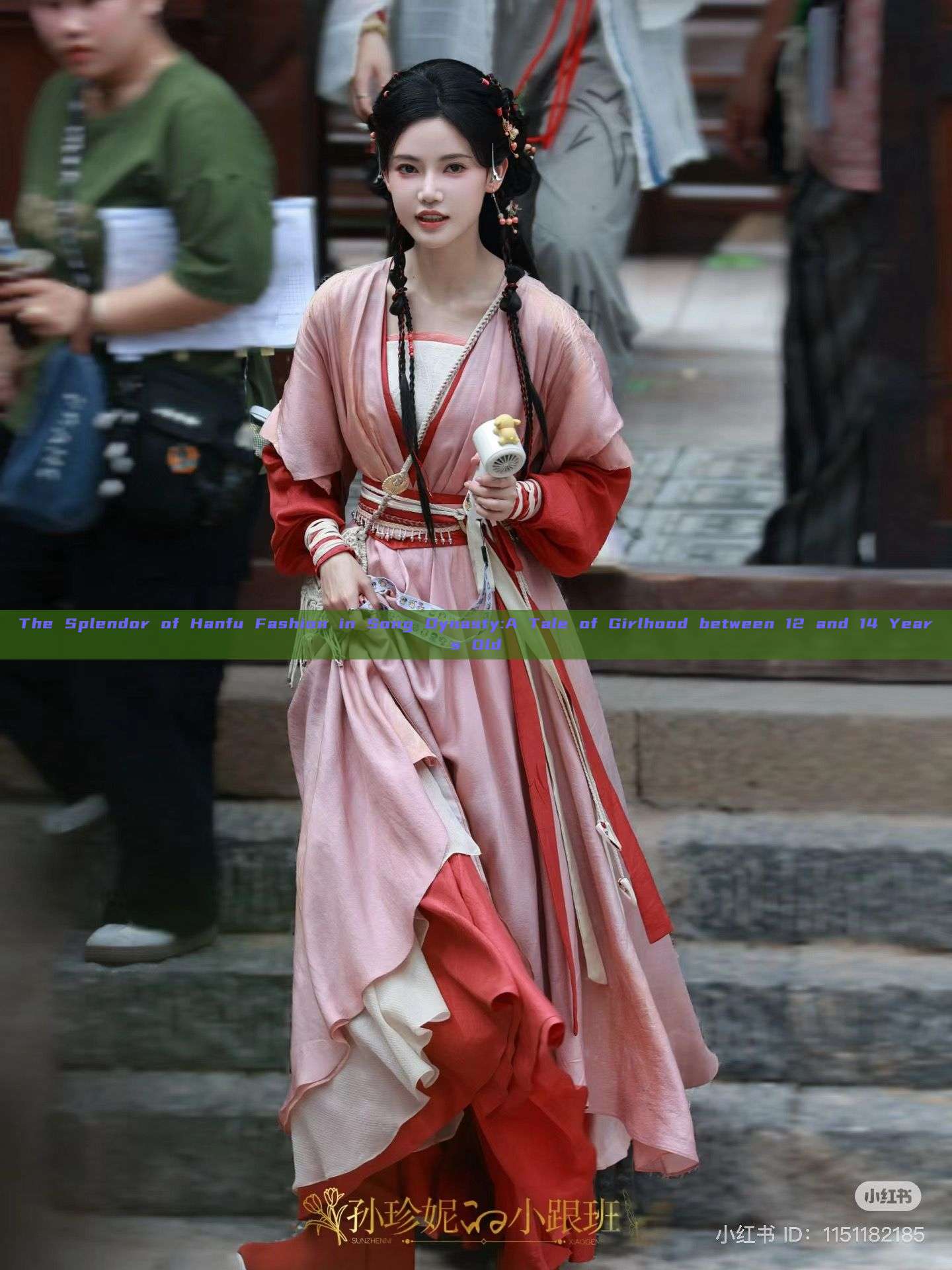 The Splendor of Hanfu Fashion in Song Dynasty:A Tale of Girlhood between 12 and 14 Years Old The Splendor of Hanfu Fashion in Song Dynasty:A Tale of Girlhood between 12 and 14 Years Old