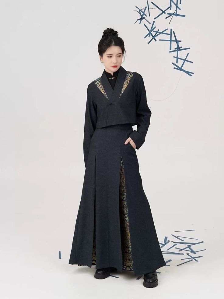 The Elegance of Slit-Detail Cheongsam Dress:A Blend of Tradition and Modernity The Elegance of Slit-Detail Cheongsam Dress:A Blend of Tradition and Modernity