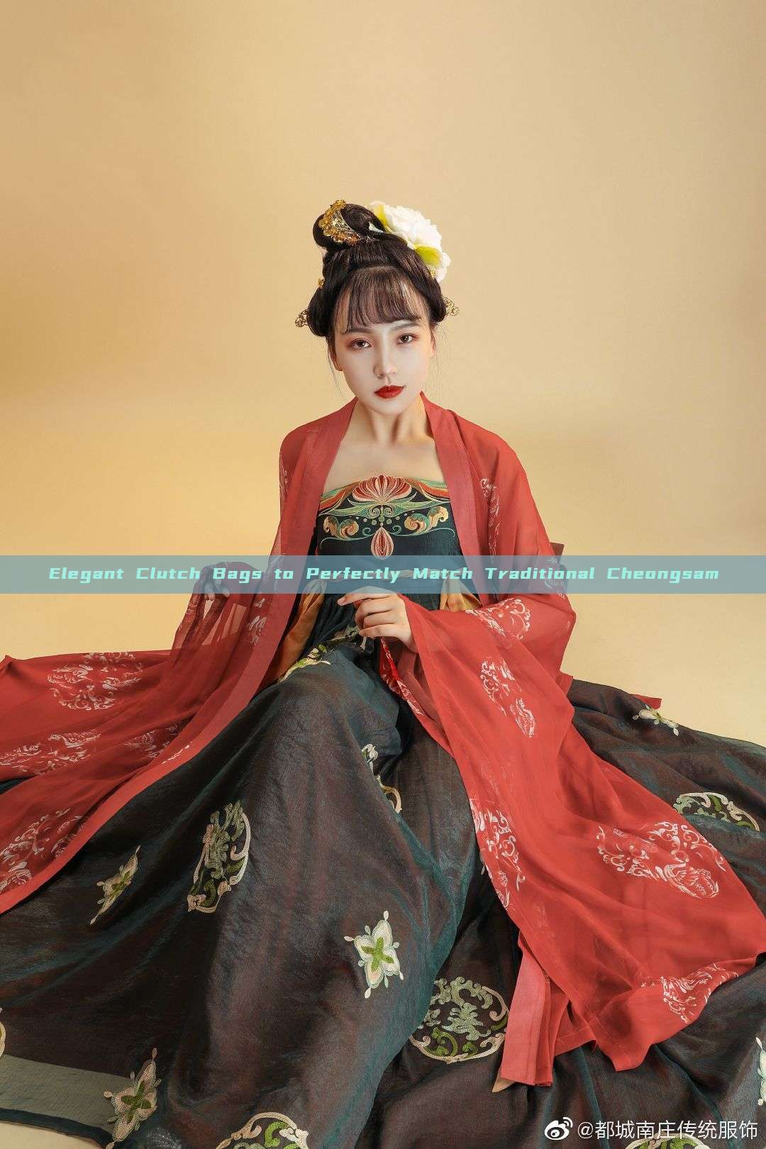 Elegant Clutch Bags to Perfectly Match Traditional Cheongsam