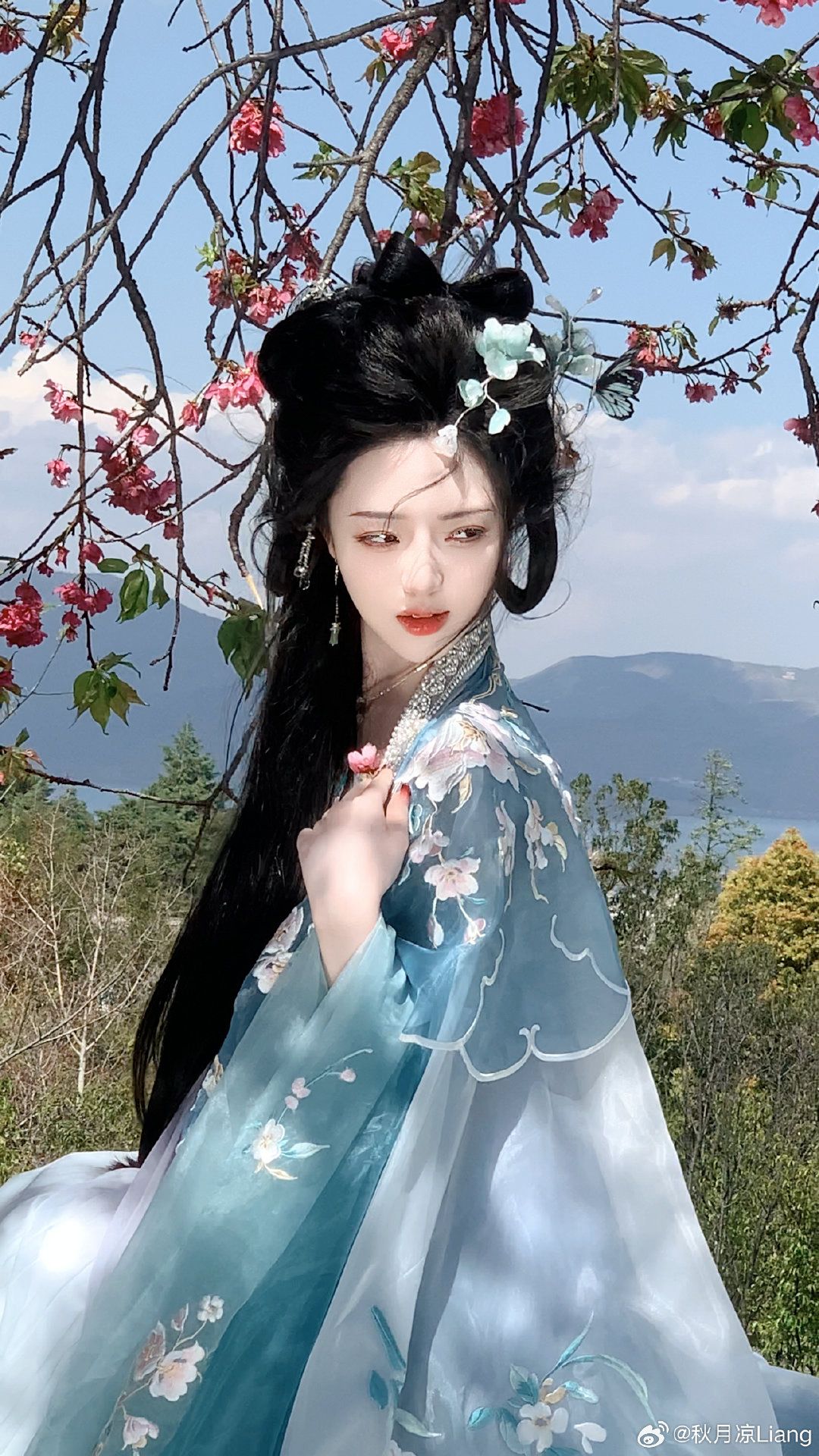 Enhancing the Quality of Traditional Cheongsam:Modernizing the Classic Qipao Dress