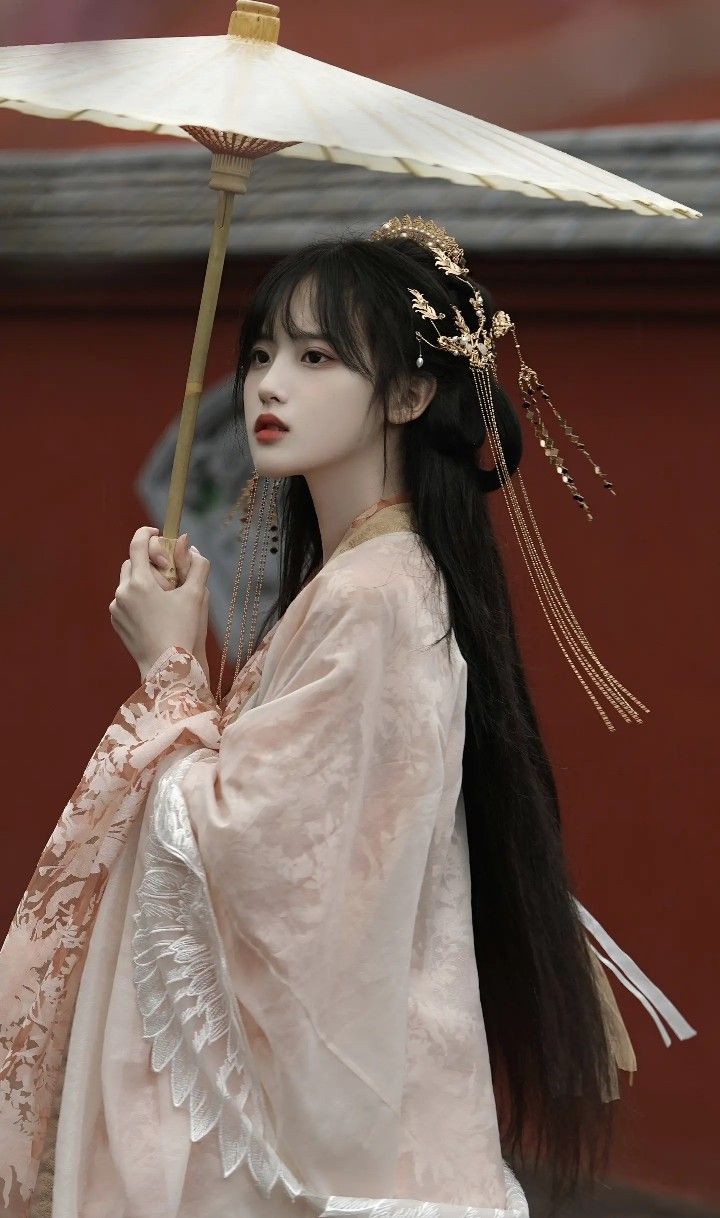 Elegant Original Hanfu:The Journey into the World of Youbas Creative Vision Elegant Original Hanfu:The Journey into the World of Youbas Creative Vision