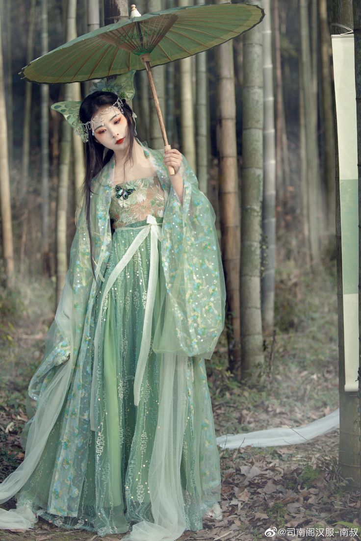 The Cultural Significance of the Horseface Skirt:A Journey through the Strings and Woods
