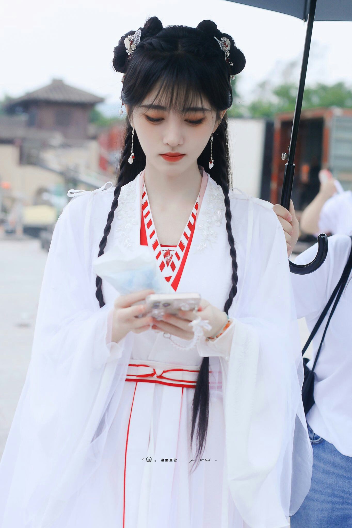 Qipao Elegance:The Splendid Revival of Traditional Chinese Fashion with QIANZI Brand