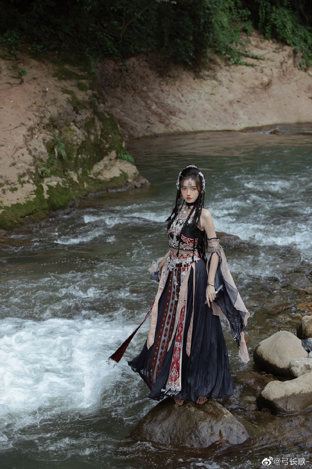 Womens Cape and Robe:Traditional Chinese Clothing for Autumn Winter Outings