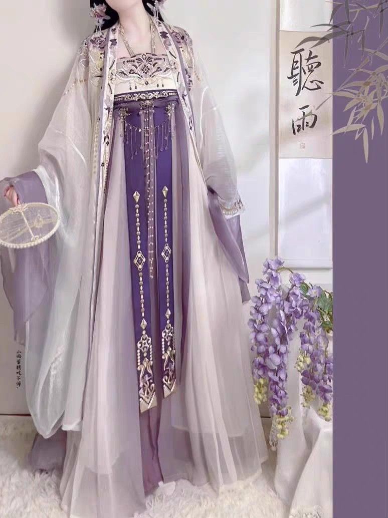The Elegance of White Coats and Cheongsam:A Fashion Fusion The Elegance of White Coats and Cheongsam:A Fashion Fusion