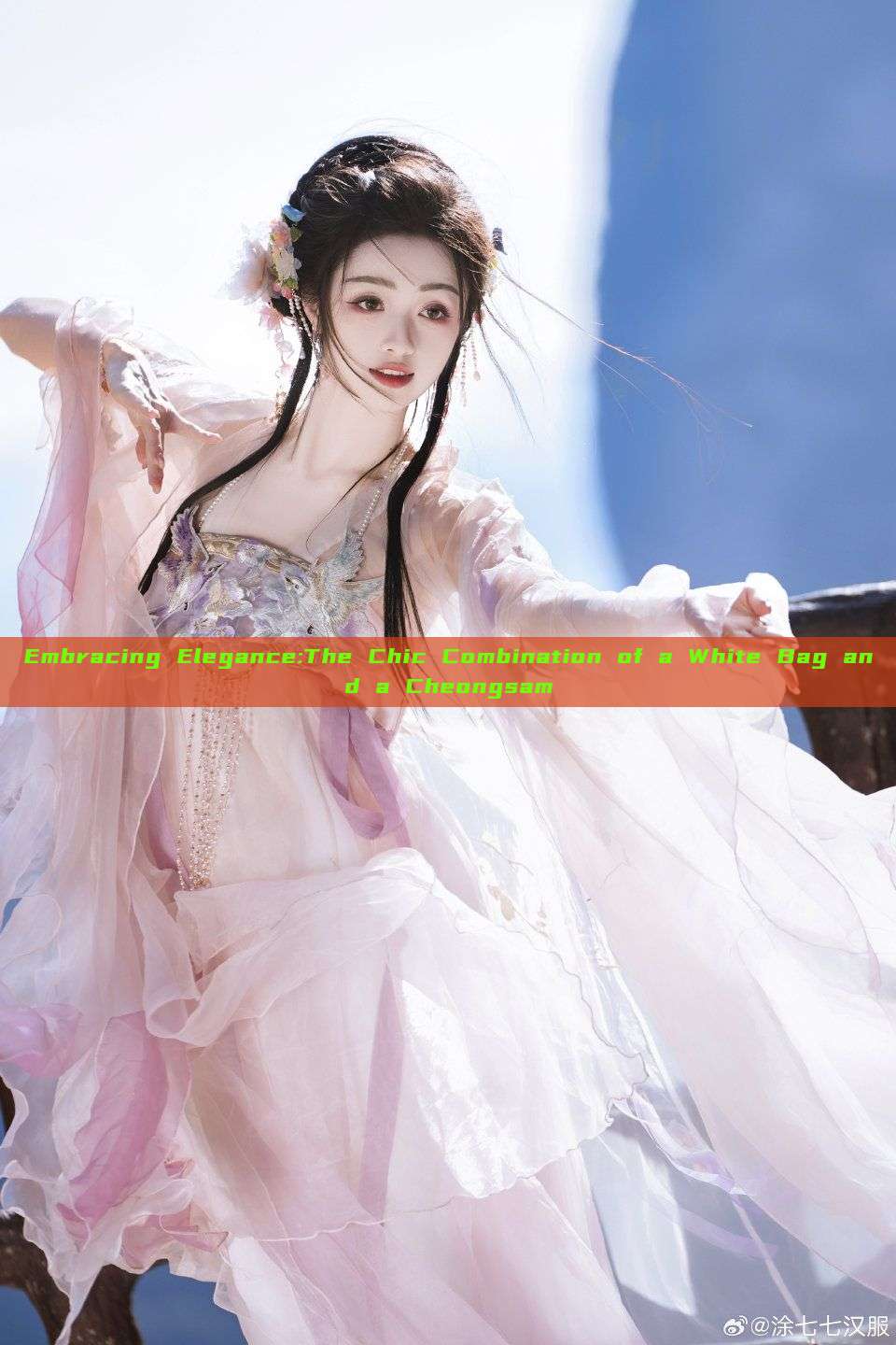 Embracing Elegance:The Chic Combination of a White Bag and a Cheongsam Embracing Elegance:The Chic Combination of a White Bag and a Cheongsam