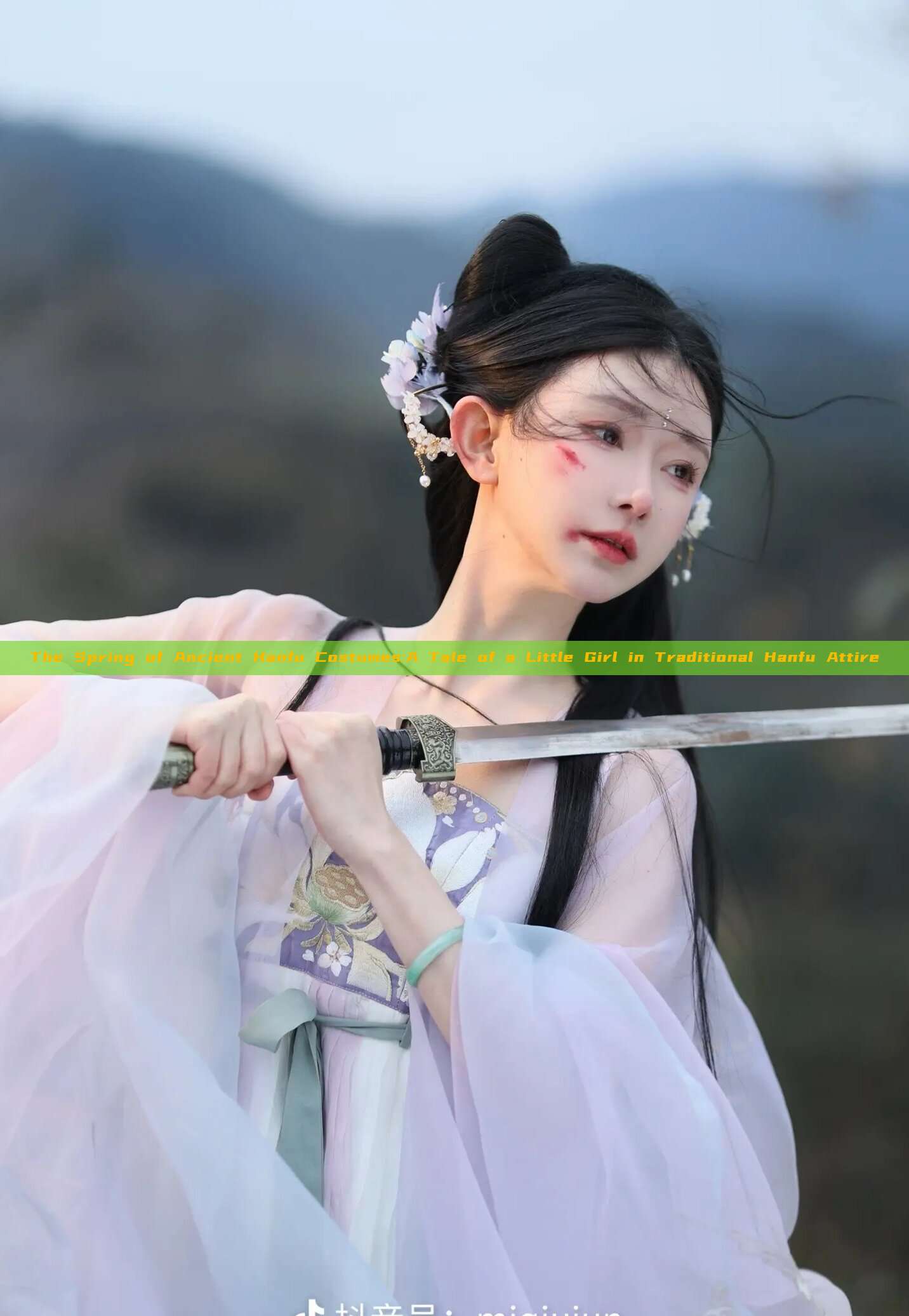 The Spring of Ancient Hanfu Costumes:A Tale of a Little Girl in Traditional Hanfu Attire