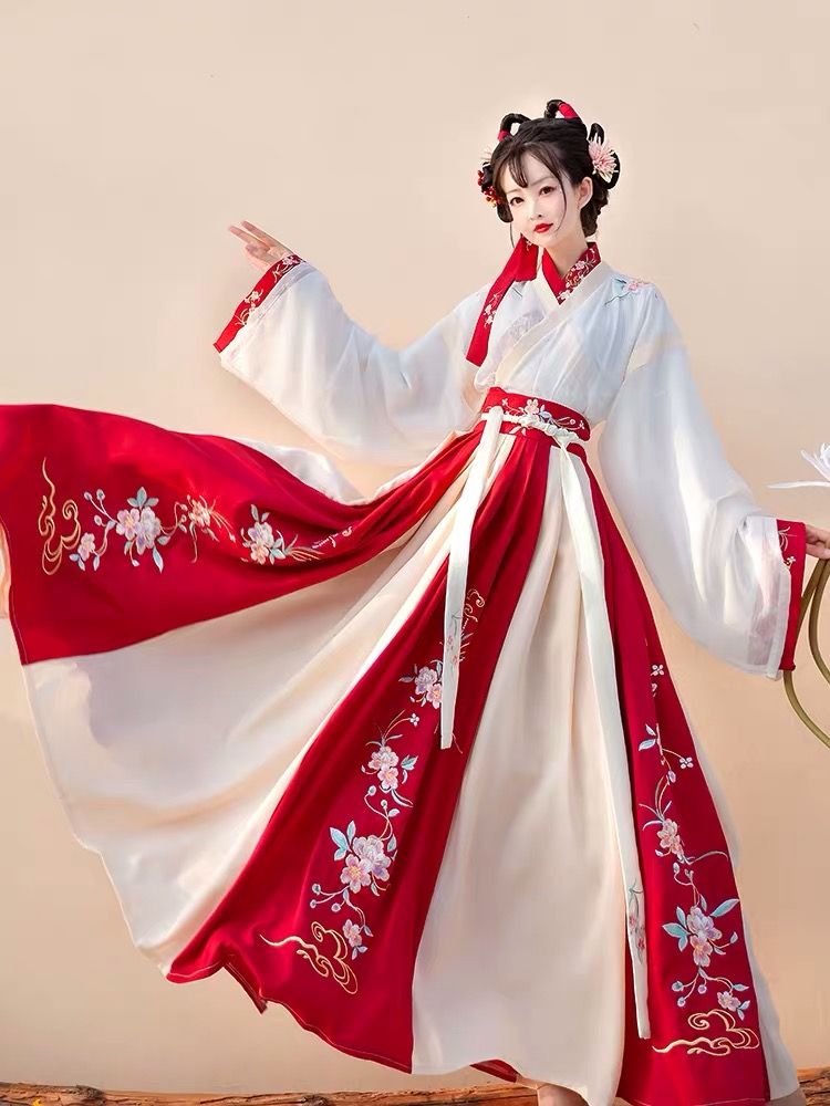 The Imperial Consorts of the Qing Dynasty:Ancient Court Gowns and Their Legacy