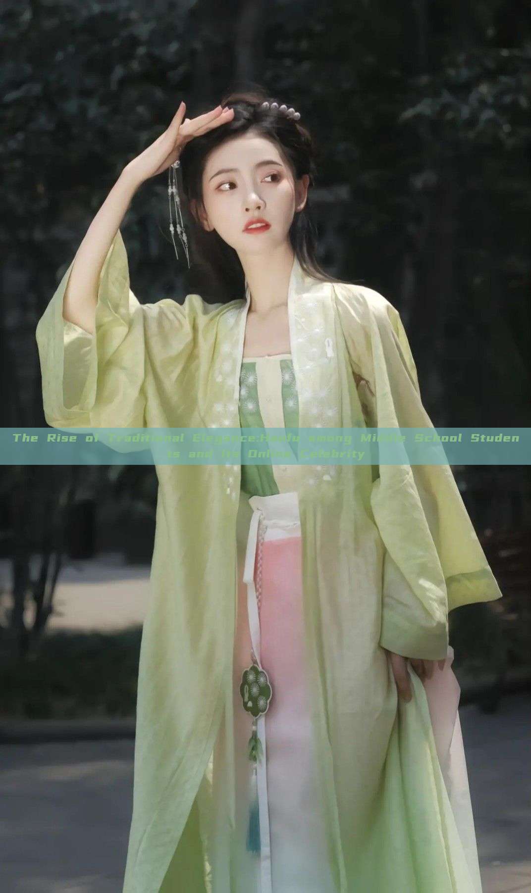 The Rise of Traditional Elegance:Hanfu among Middle School Students and Its Online Celebrity