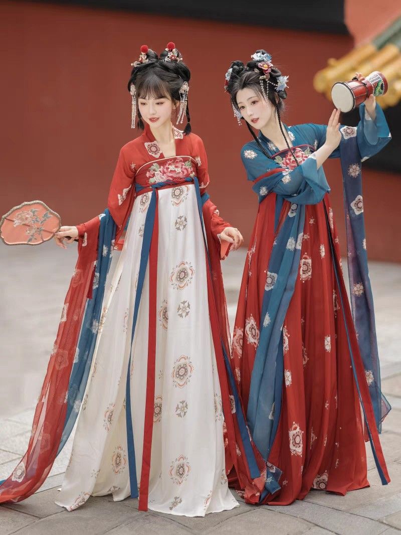 Embracing the Splendor:A Red,Large-Size Cheongsam Journey