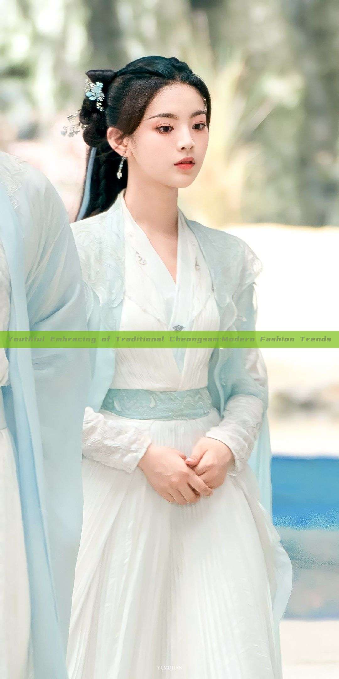 Youthful Embracing of Traditional Cheongsam:Modern Fashion Trends Youthful Embracing of Traditional Cheongsam:Modern Fashion Trends