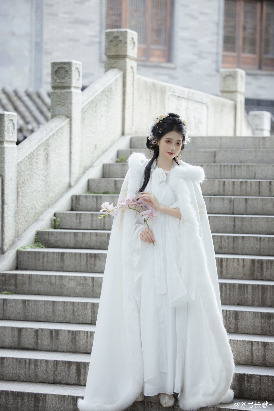 Embracing Elegance:The Charm of Petite Women in Low-Cut Cheongsam