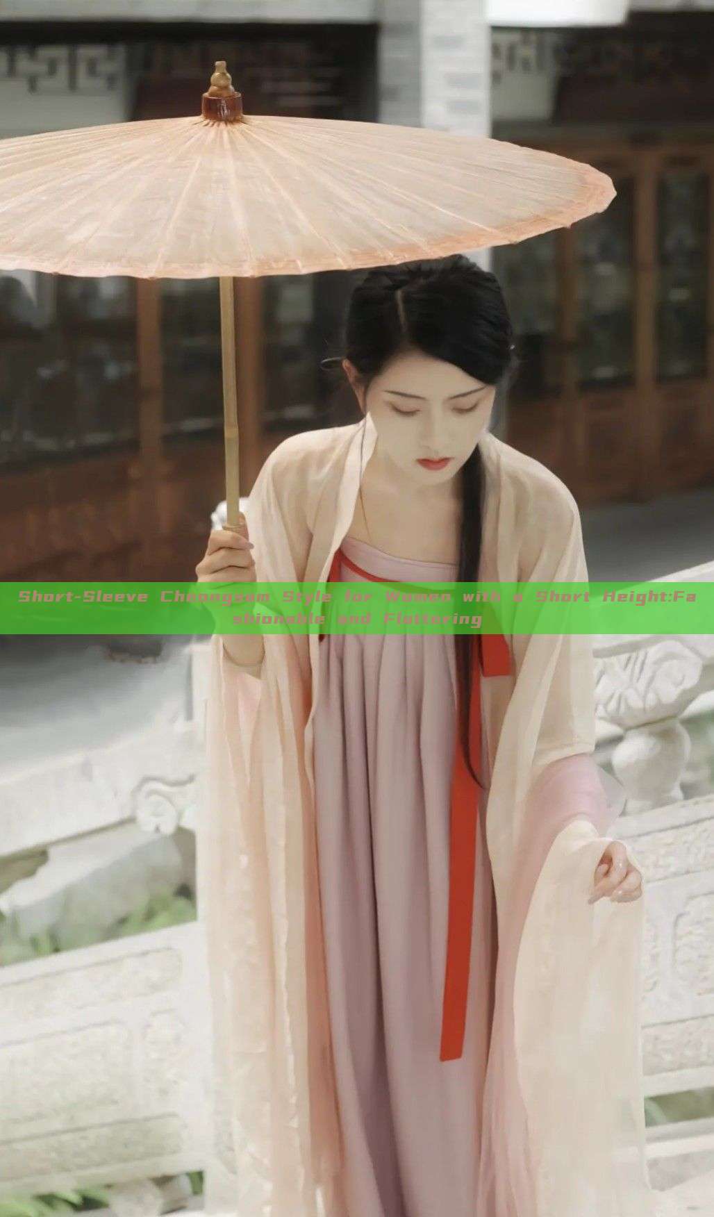 Short-Sleeve Cheongsam Style for Women with a Short Height:Fashionable and Flattering
