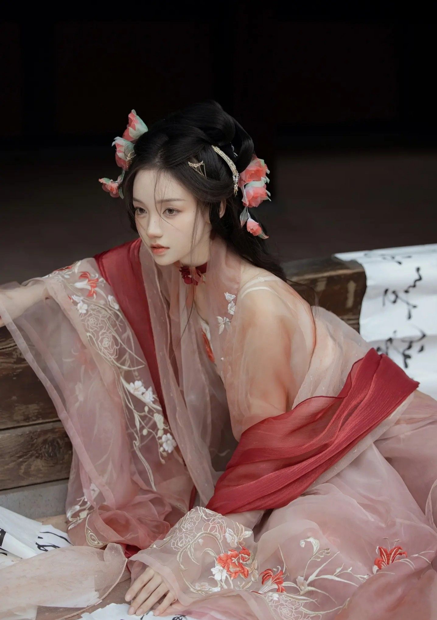 Youthful Fashion:Traditional Tang Suit with Modern Chinese Style Womens Cheongsam