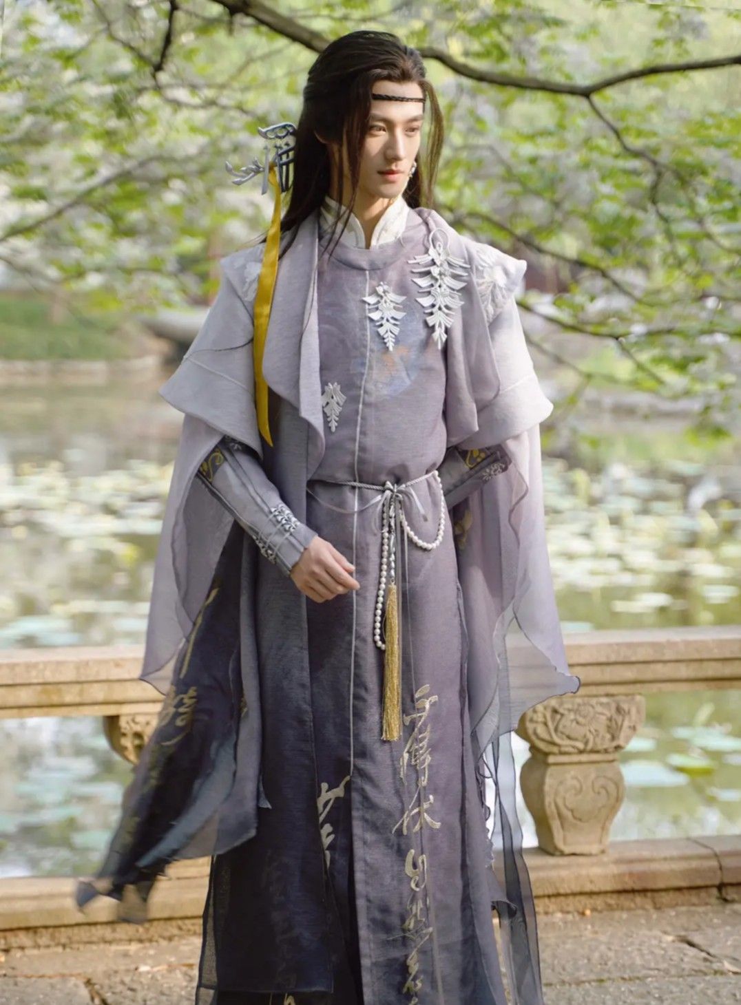 The Evolution of Hanfu Womens Upperwear:A Journey Through Traditional Elegance