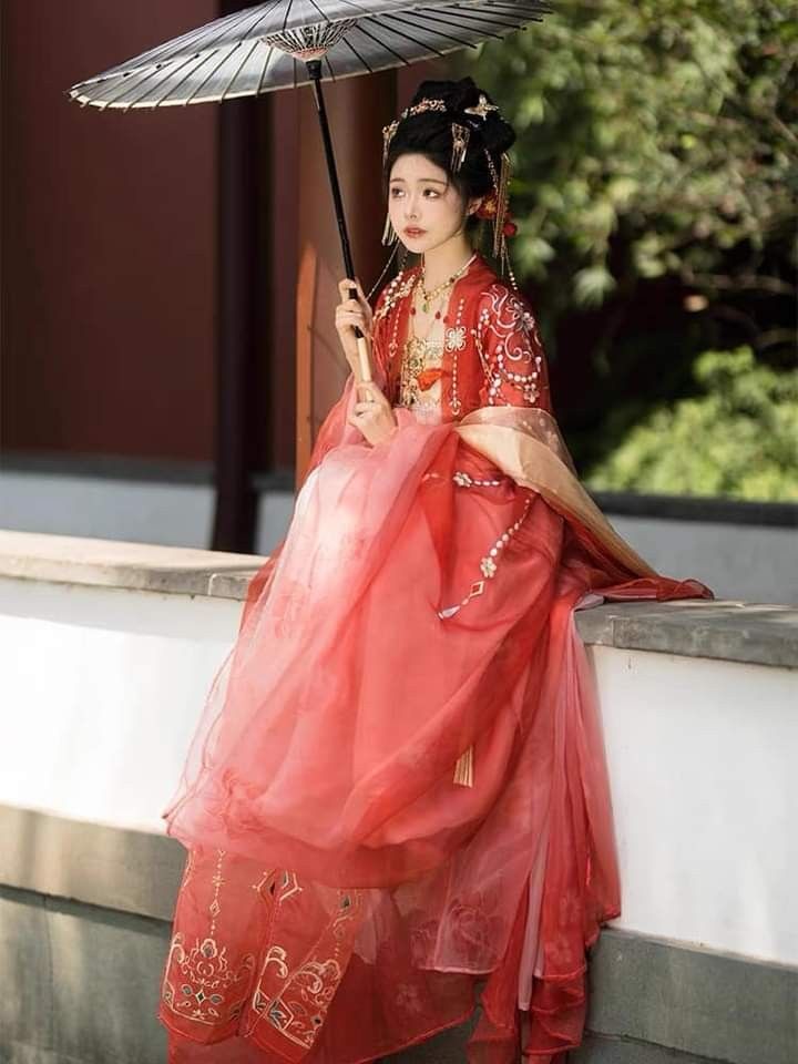 The Elegance of Hanfu Forehead Decorations:The Story of Lushus The Elegance of Hanfu Forehead Decorations:The Story of Lushus