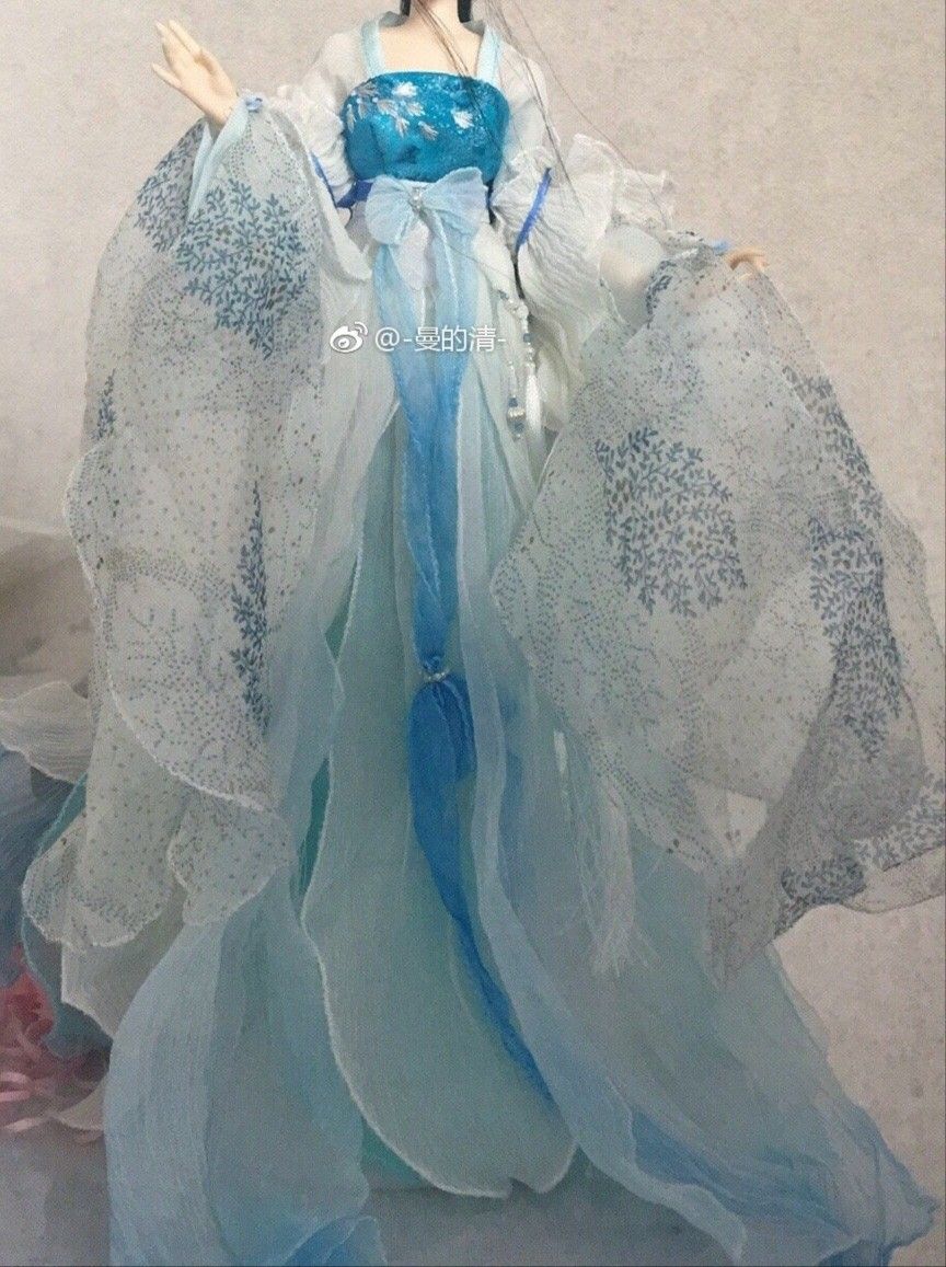 Embracing the New Sino-Chic:Autumn-Winter Qipao Womens Fashion