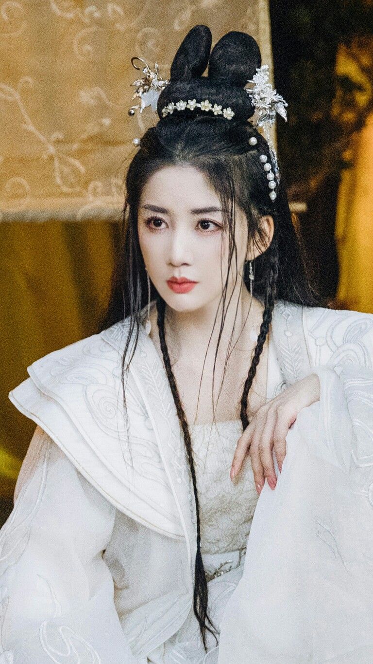 Spring and Autumn Fashion:The Rise of Hanfu Outerwear Spring and Autumn Fashion:The Rise of Hanfu Outerwear