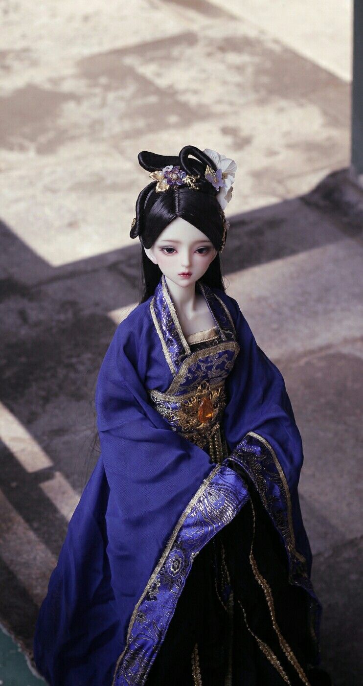 The Enchantment of a Long Pearl Necklace with a Cheongsam:A Blend of East and West The Enchantment of a Long Pearl Necklace with a Cheongsam:A Blend of East and West