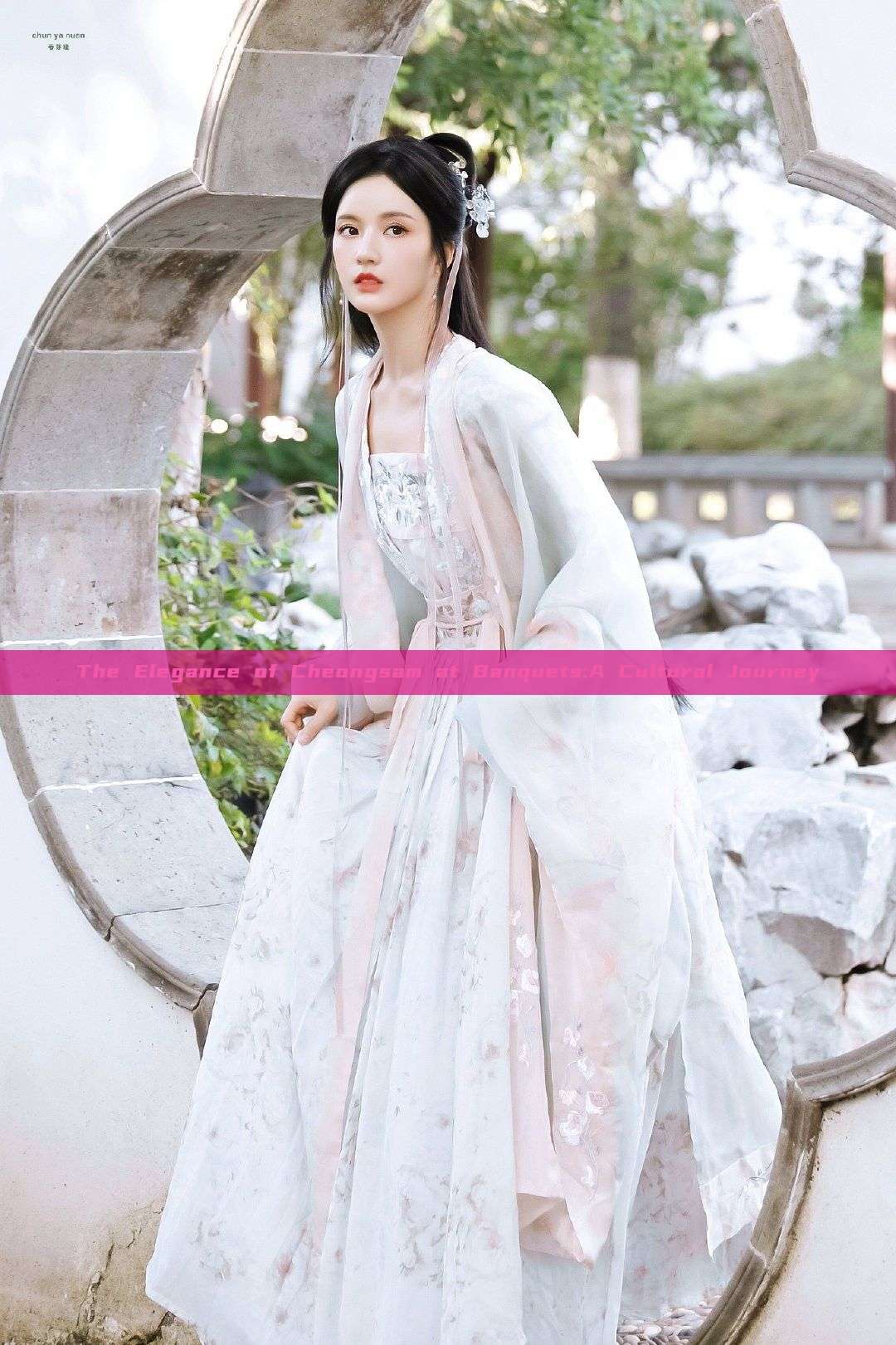 The Elegance of Cheongsam at Banquets:A Cultural Journey